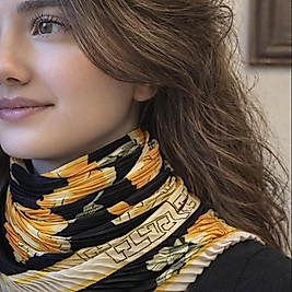 Pliseli Desenli Turuncu Siyah Fular 70*70